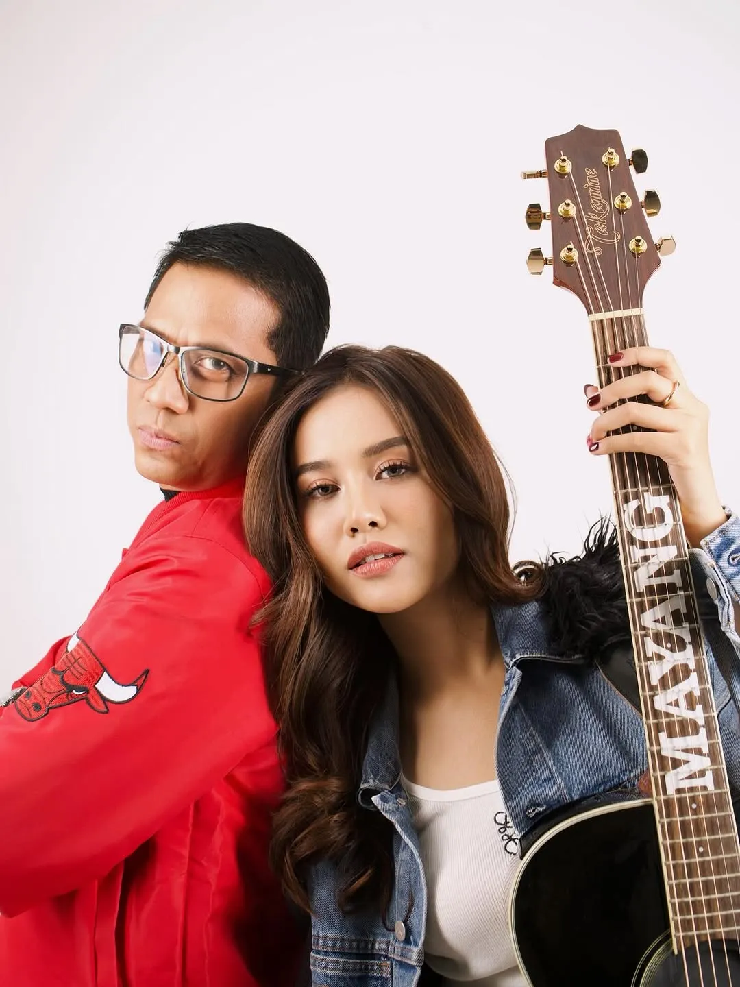 Mayang Lucyana Pegang Gitar © instagram.com/mayaang.lucyaana