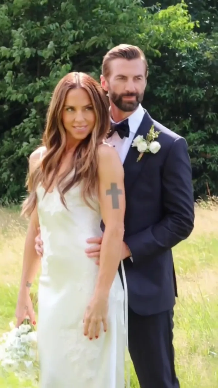 Melanie C dan Chris Dingwall resmi menikah. / source: instagram.com/britishvogue