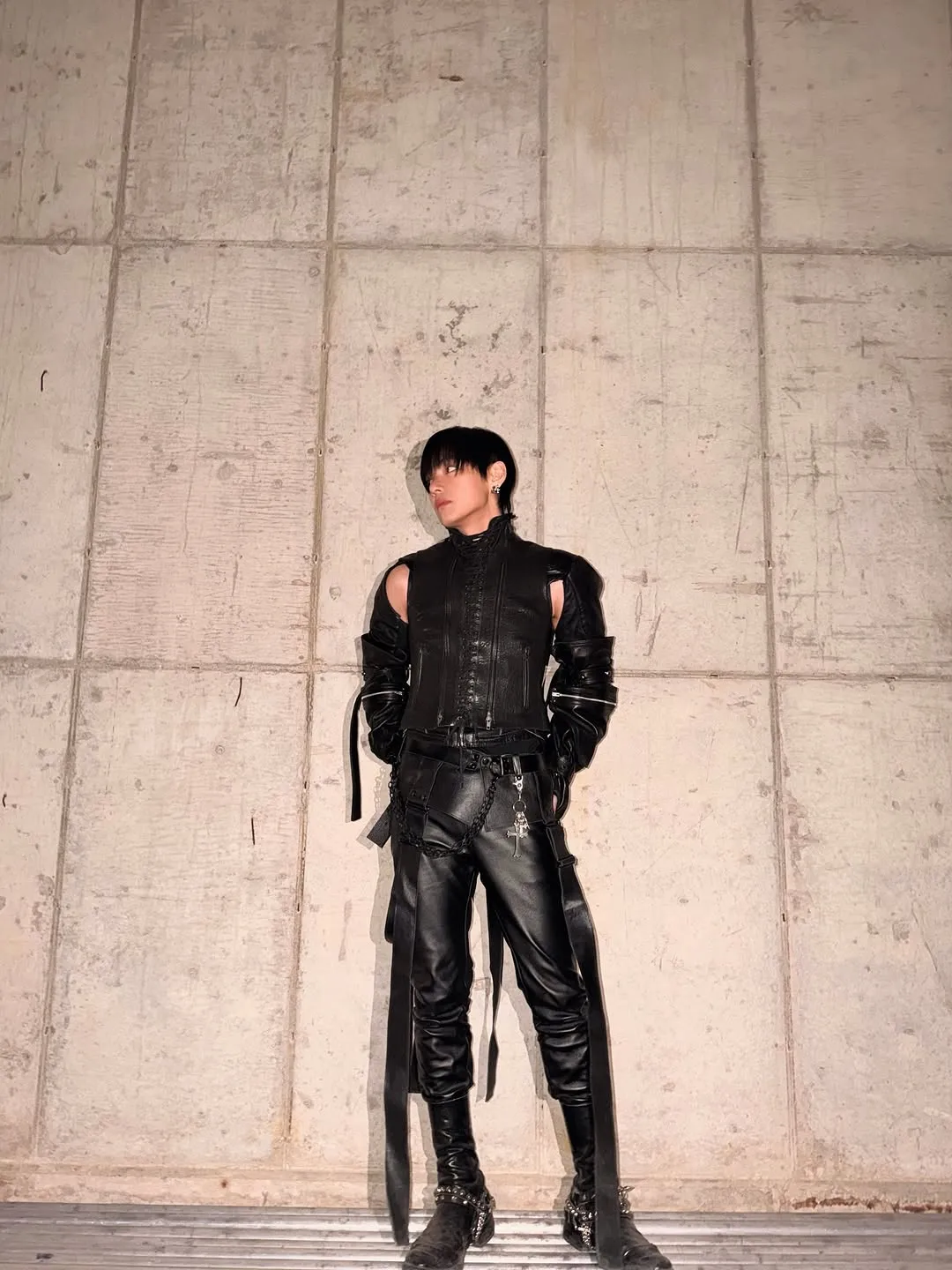 V Tampil Gagah (credit: instagram/thv)