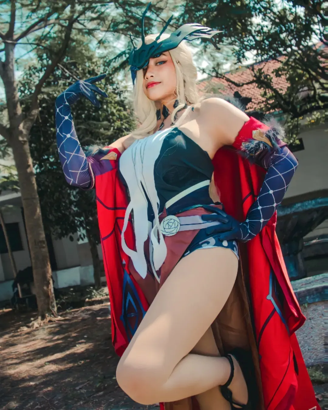 Mai San saat cosplay sebagai La Signora dari Genshin Impact (Instagram.com/@maimai.san22)