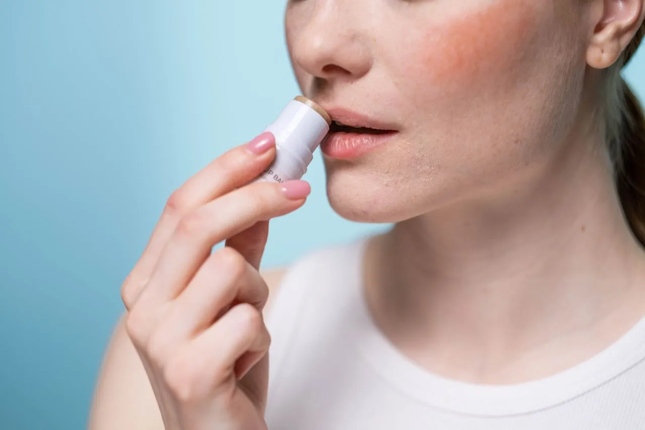Menggunakan Lipstik Matte Setiap Hari Bikin Bibir Hitam?  (Foto: Pexels)