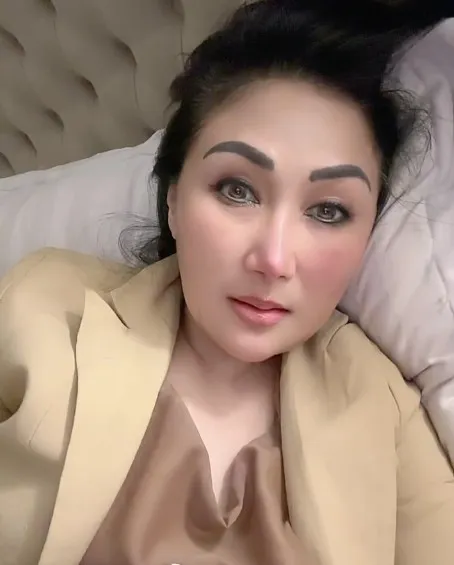 Lita Gading Rebahan © Instagram.com/lita.gading