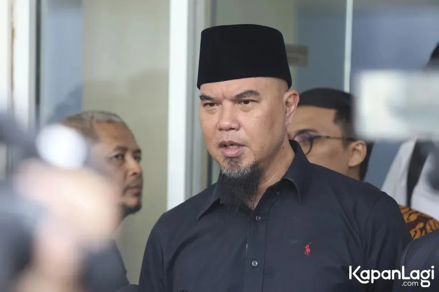 Ahmad Dhani Pakai Peci © KapanLagi.com/Budy Santoso