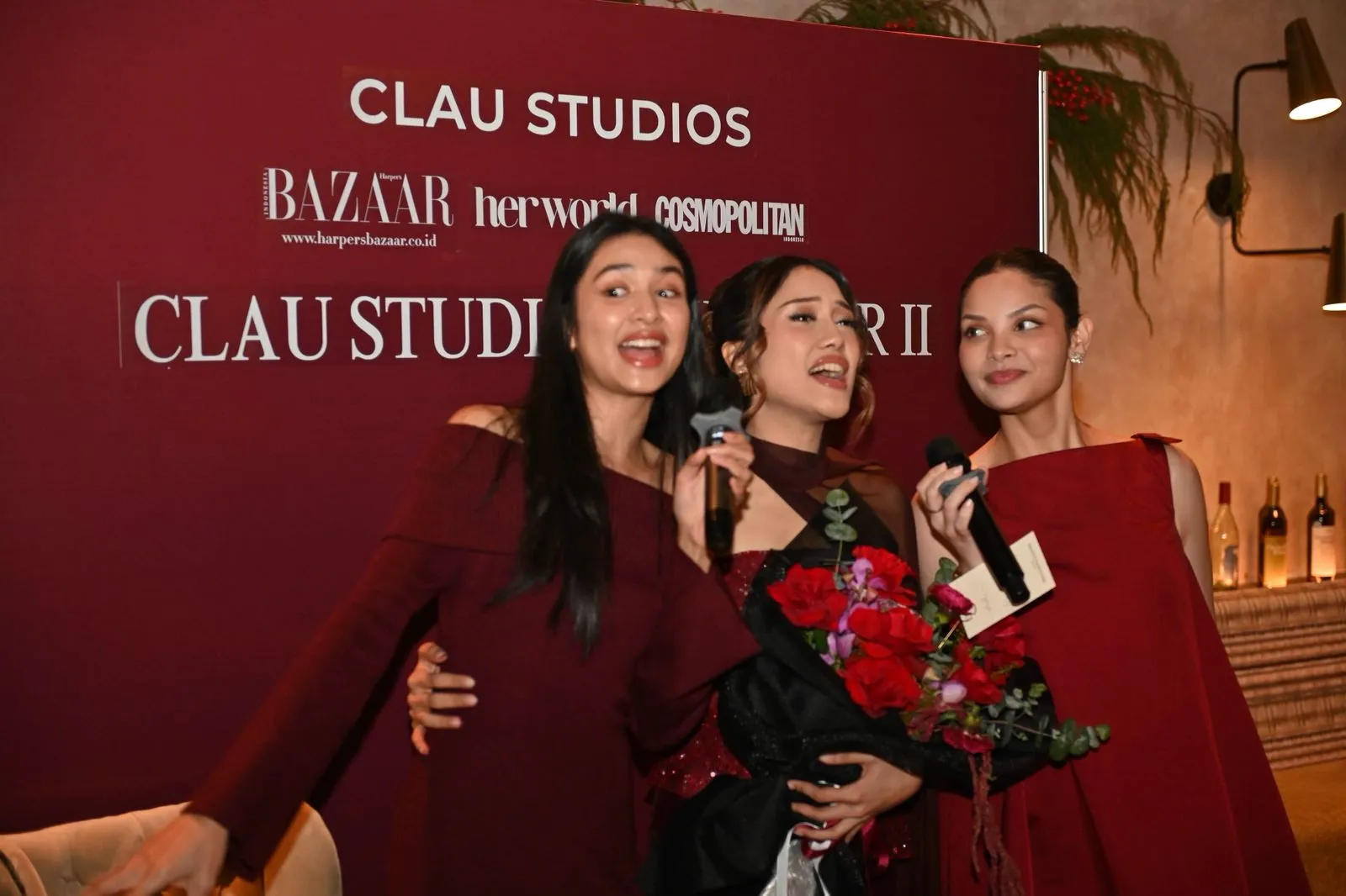 Mikha Tambayong Tampil Cantik Pakai Dress Merah (cr:KapanLagi.com/Sahal Fadhli)