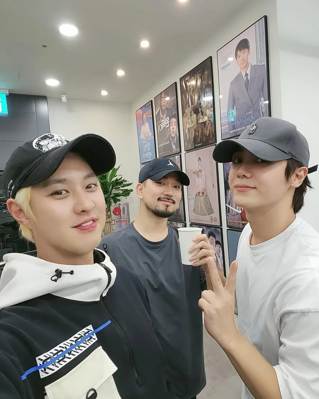 Mir MBLAQ Hang Out Bareng Seungho dan G.O (credit: instagram.com/91_mir_0310)