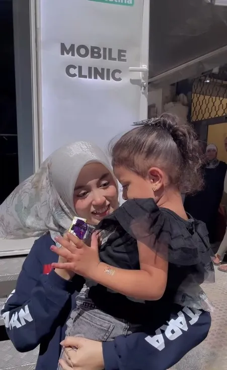 Nabila Ayu Ketemu Anak-anak Palestina (cr:Instagram.com/nblh.ayu)