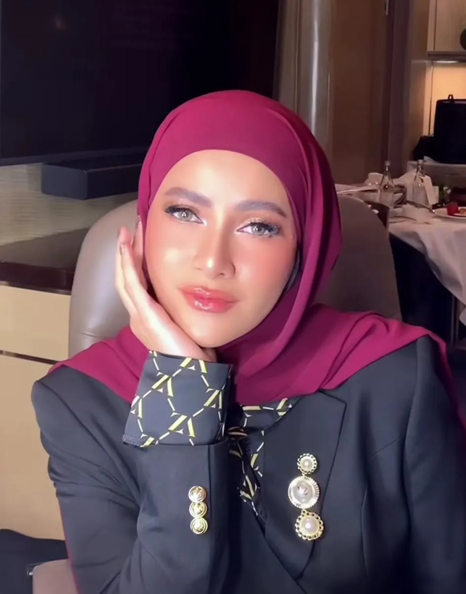 Hijab Modern dengan Sentuhan Elegan