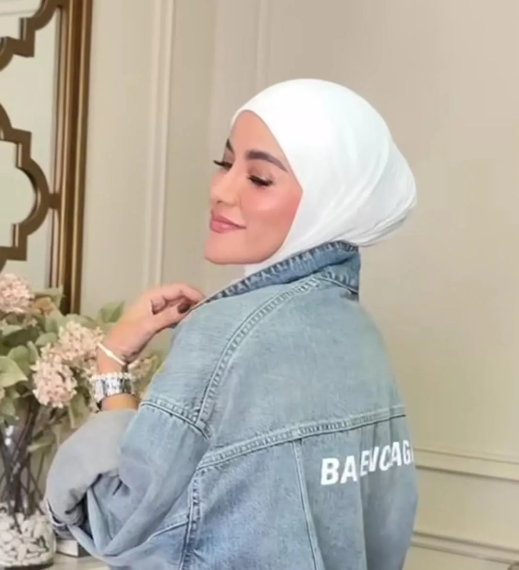 Chic dan Modern dengan Gaya Casual Hijab dan Jaket Denim