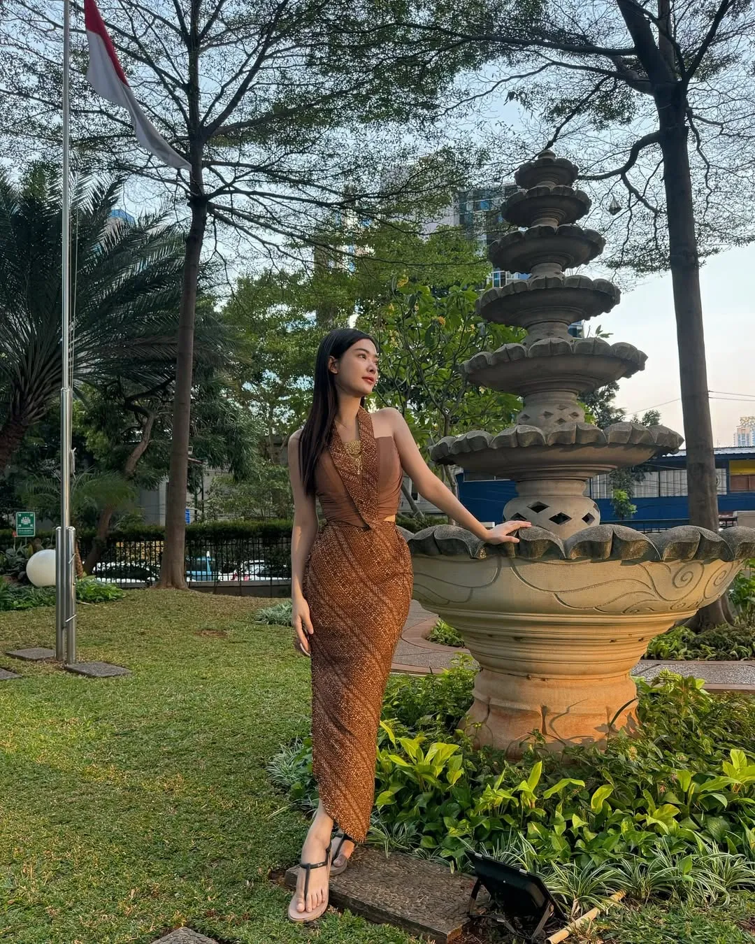 Model Kebaya Modern ala Dara Sarasvati yang Bisa Bikin Penampilan Makin Cantik dan Menawan (credit: instagram/darasarasvaati)