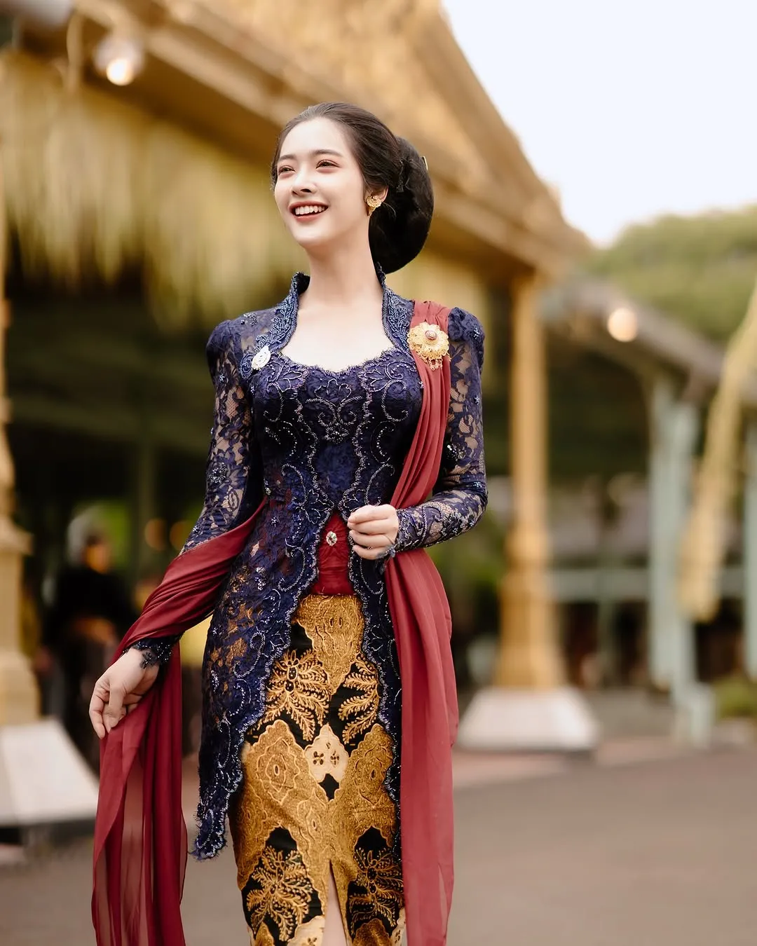 Model Kebaya Modern ala Dara Sarasvati yang Bisa Bikin Penampilan Makin Cantik dan Menawan (credit: instagram/darasarasvaati)