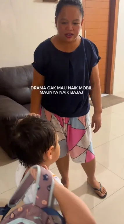 Qeenan Anak Marcel Darwin Naik Bajaj (Credit: TikTok/fastynabila)