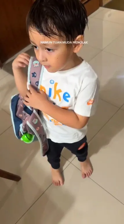 Qeenan Anak Marcel Darwin Naik Bajaj (Credit: TikTok/fastynabila)