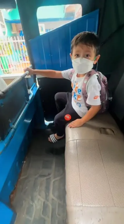 Qeenan Anak Marcel Darwin Naik Bajaj (Credit: TikTok/fastynabila)