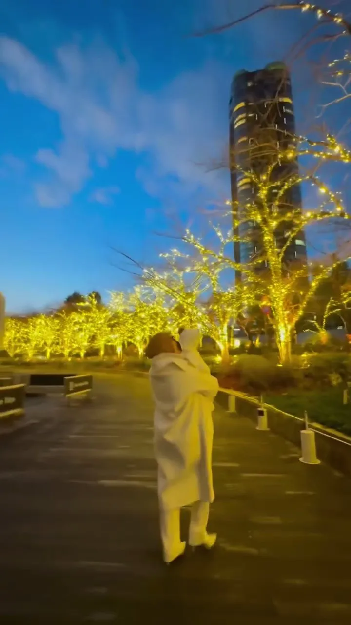 Momen Syahrini ajak anak jalan-jalan  (credit: Instagram.com/princessyahrini/)