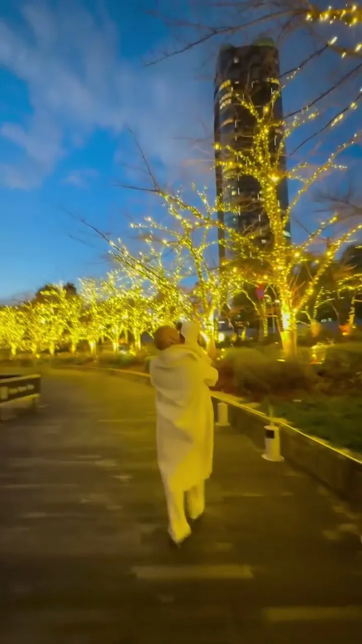 Momen Syahrini ajak anak jalan-jalan  (credit: Instagram.com/princessyahrini/)