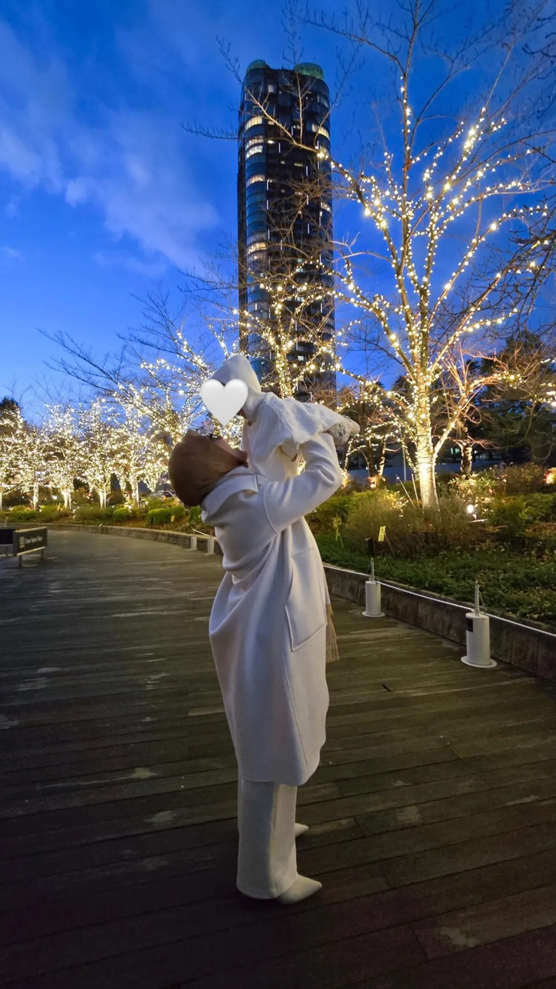 Momen Syahrini ajak anak jalan-jalan  (credit: Instagram.com/princessyahrini/)