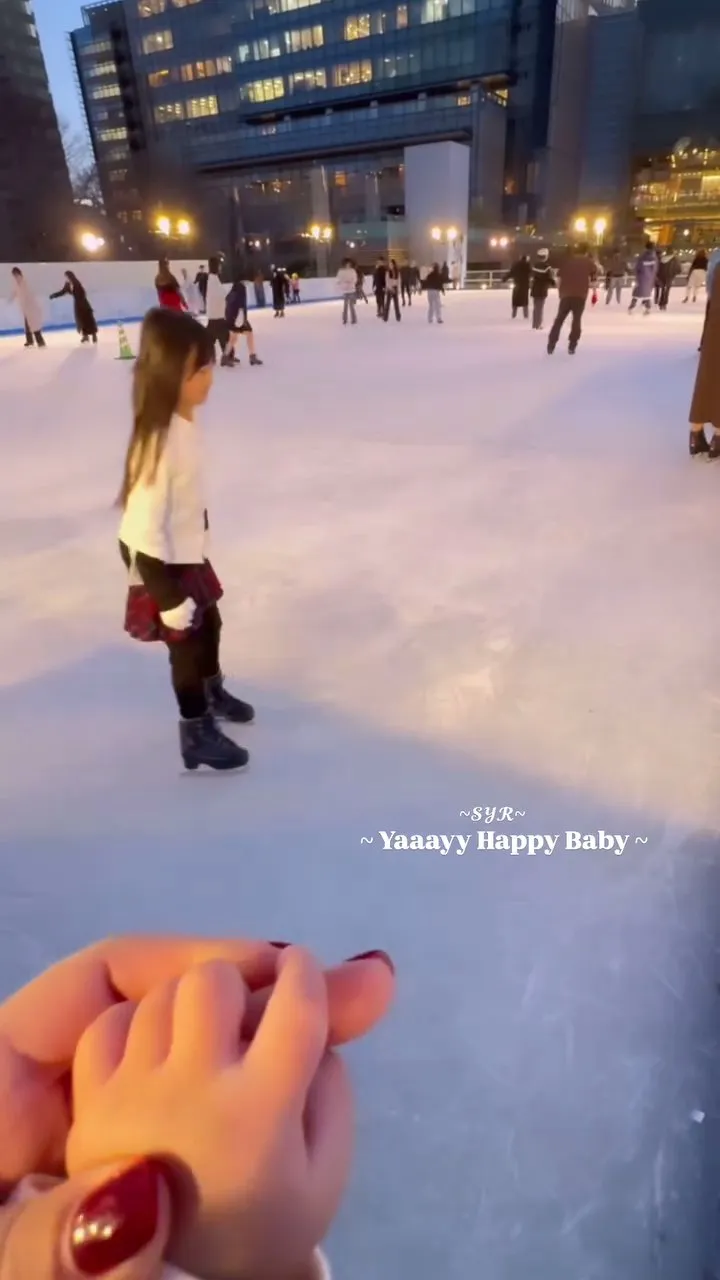 Momen Syahrini ajak anak jalan-jalan  (credit: Instagram.com/princessyahrini/)