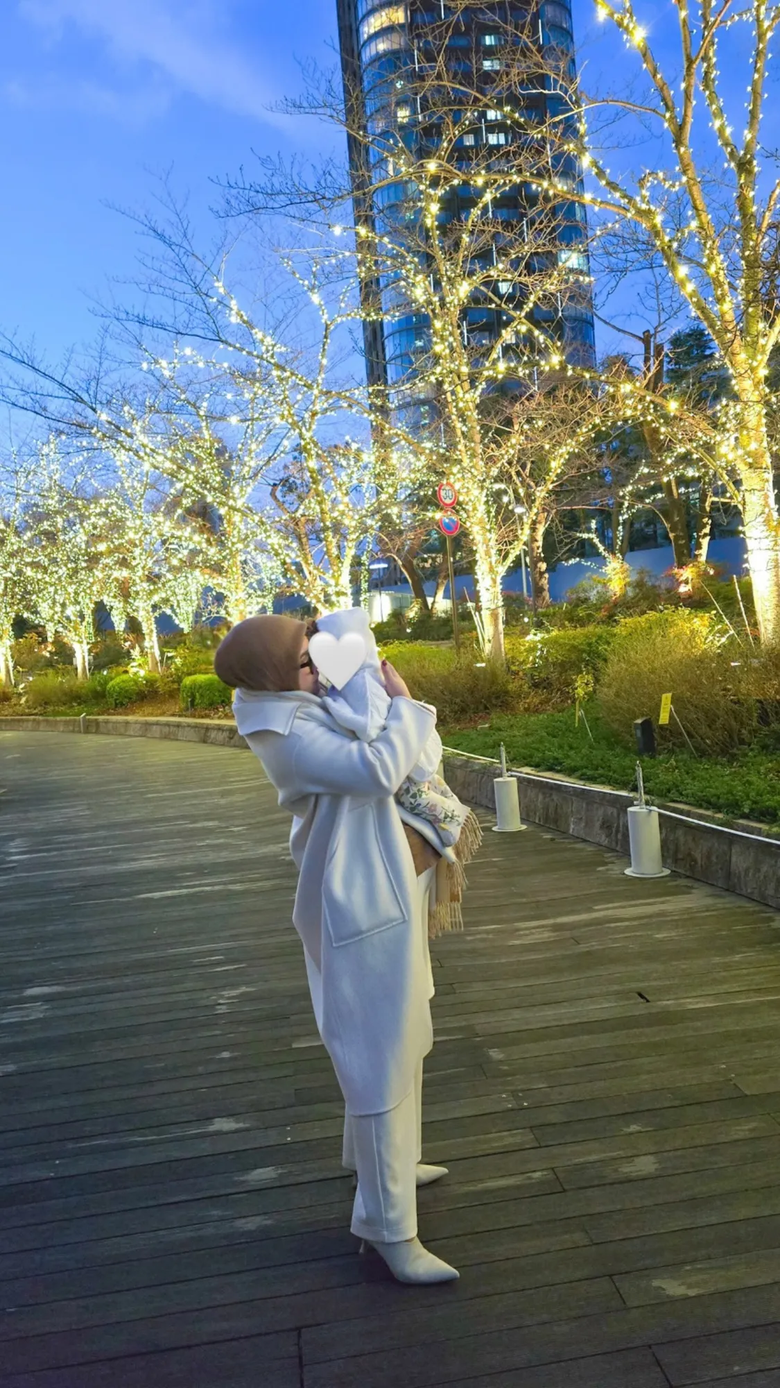 Momen Syahrini ajak anak jalan-jalan  (credit: Instagram.com/princessyahrini/)