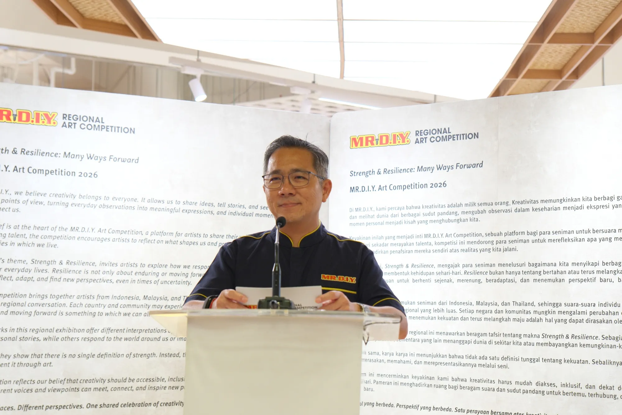 Edwin Cheah, Direktur Utama MR.D.I.Y. Indonesia memberikan kata sambutan pada acara Konferensi Pers MR.D.I.Y. Regional Art Competition 2026 (Dok. Pribadi)