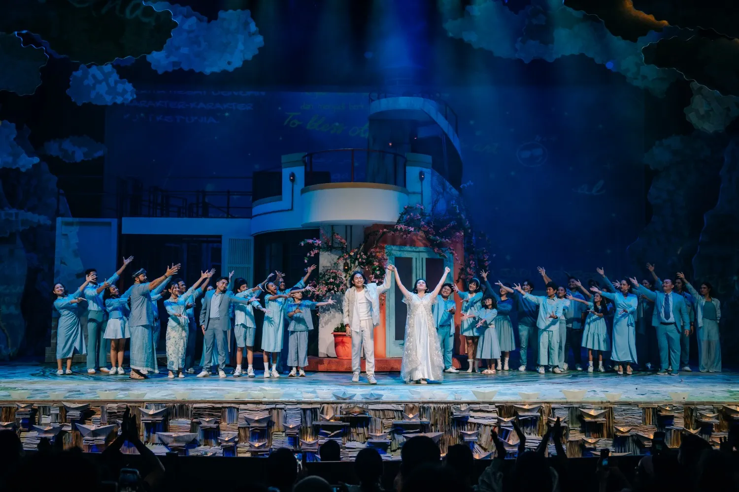 Para pemeran Musikal Perahu Kertas / Trinity Entertainment Network