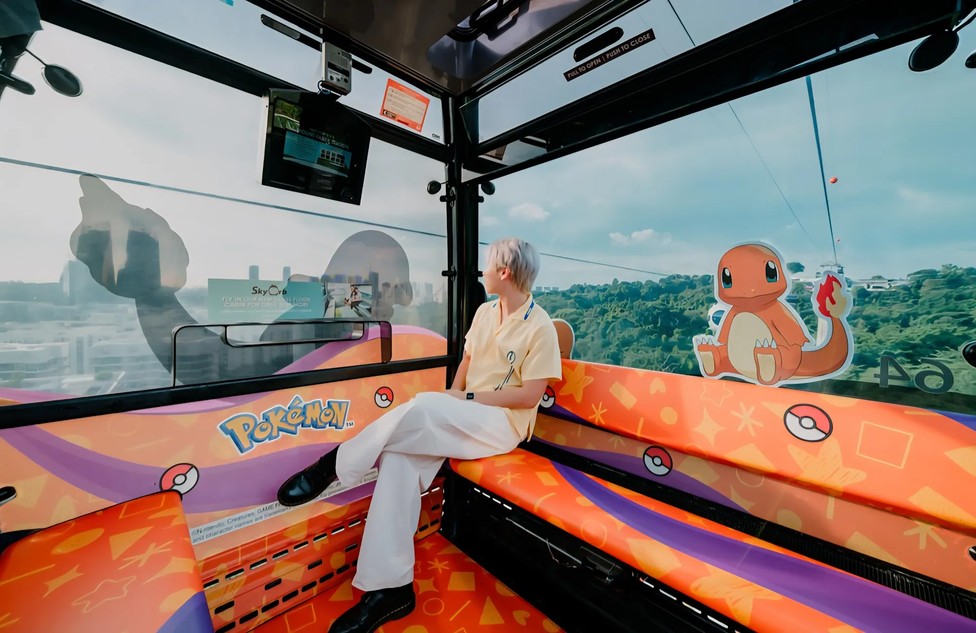 Kabin cable car jadi dunia Pokemon. (Singapore Cable Car - Mount Faber Leisure)