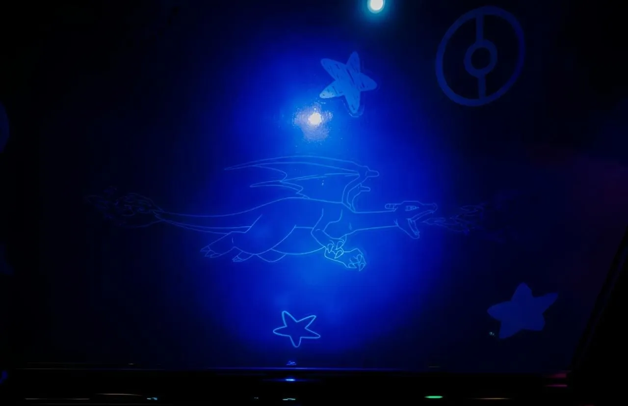 Berburu Pokemon langka dari dalam kabin. (Singapore Cable Car - Mount Faber Leisure)