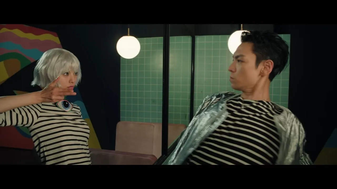 Nana dan T.O.P mulai dekat setelah syuting video musik bersama. (dok. Tangkapan Layar Youtube/T.O.P)