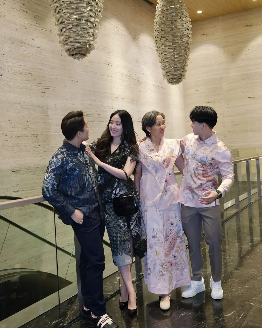 Natasha Wilona Foto Bersama Keluarga © instagram.com/natashawilona12