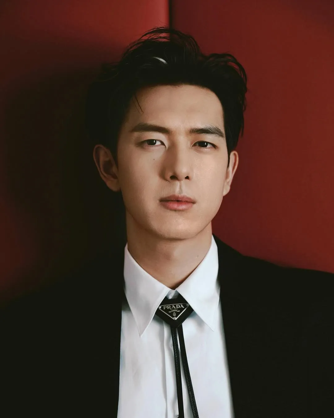 Li Xian Kapok Pakai Baju Warna Hitam/credit: Instagram @mr.lixian