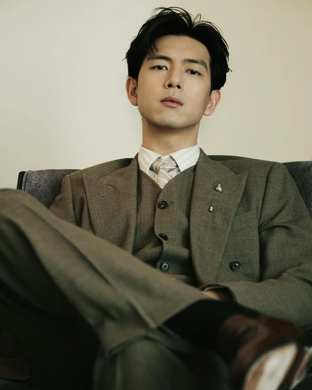 Li Xian Kapok Pakai Baju Warna Hitam/credit: Instagram @mr.lixian