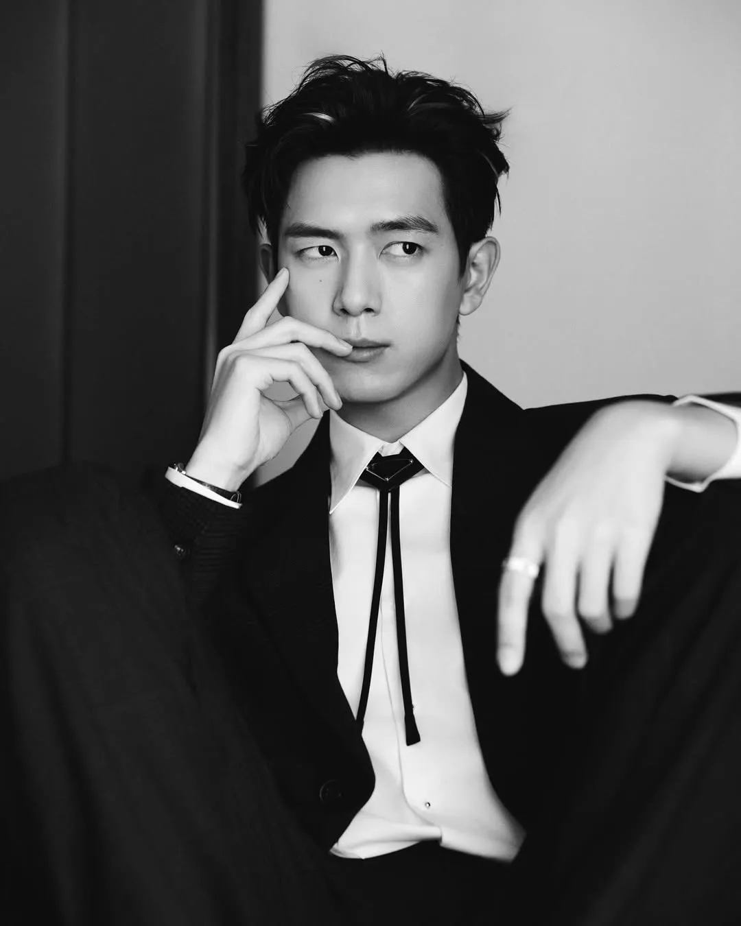 Li Xian Kapok Pakai Baju Warna Hitam/credit: Instagram @mr.lixian