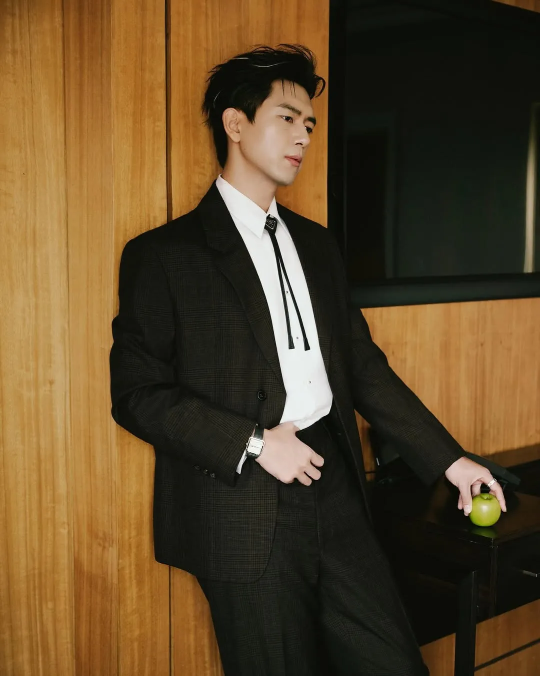 Li Xian Kapok Pakai Baju Warna Hitam/credit: Instagram @mr.lixian