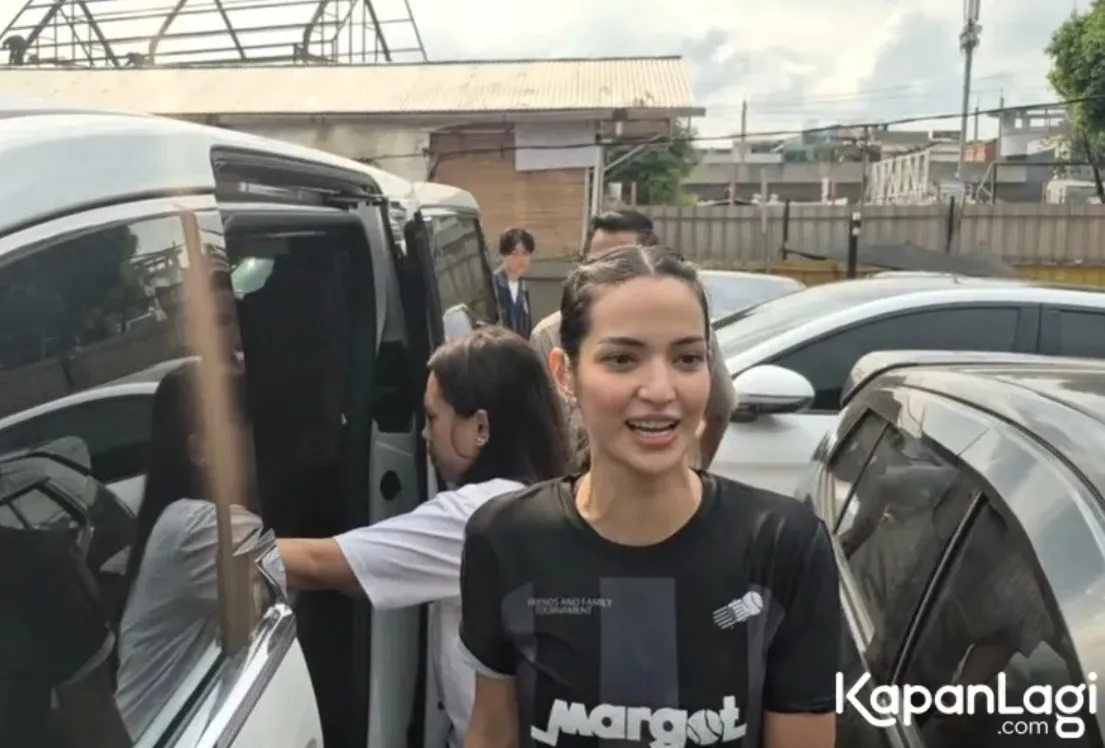 Ardi Bakrie dan Nia Ramadhani bersama Mainaka (credit: KapanLagi.com/Fikri Alfi Rosyadi)