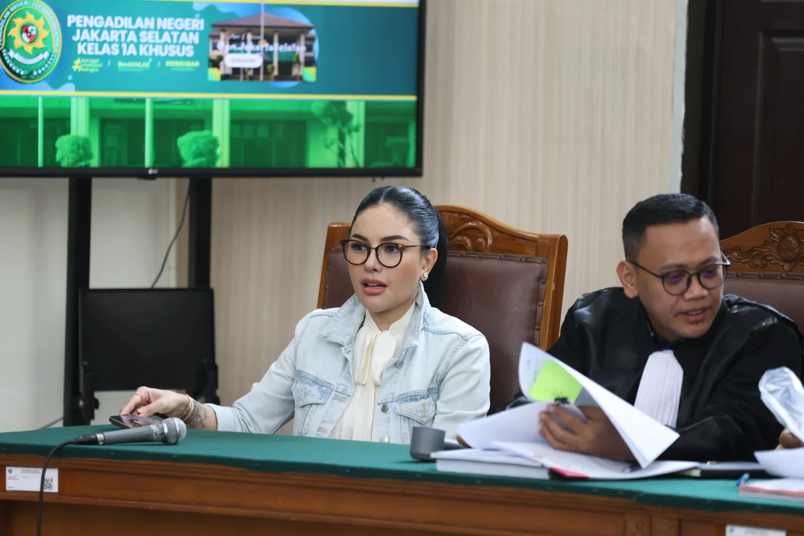 Profesor dari Kampus Ternama