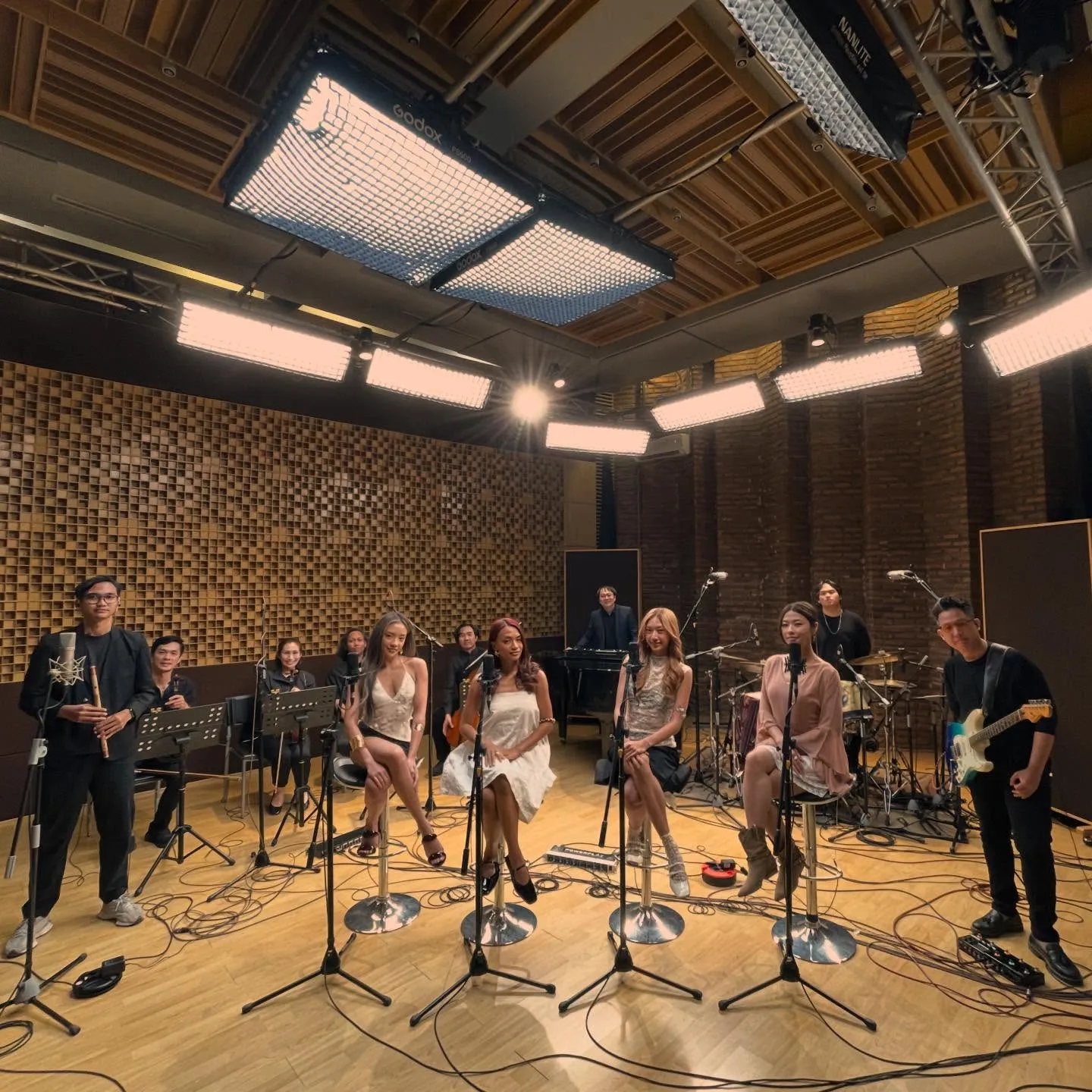 Nuansa Lagu The One Jadi Lebih Intim (credit: instagram/elwinhendrijanto)