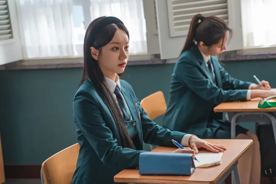 Hyeri untuk Friendly Rivalry