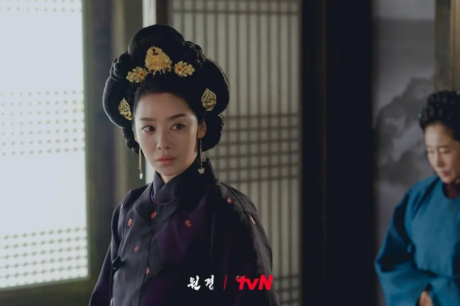 Cha Joo Young untuk The Queen Who Crowns