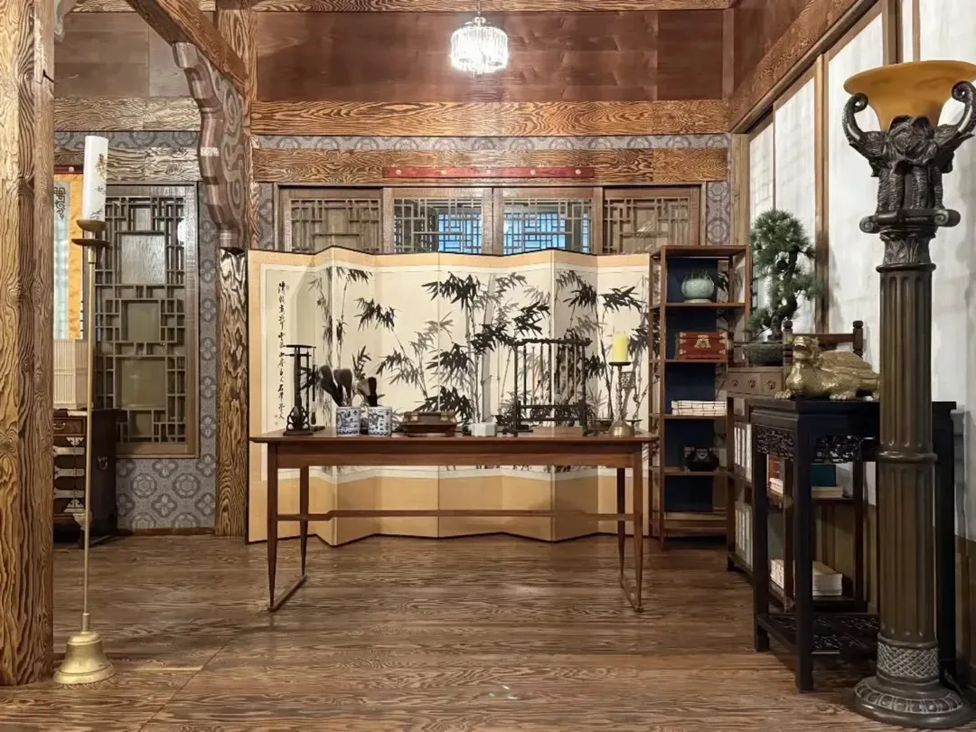 Detail Furnitur PERFECT CROWN (credit: Instagram.com/byeonwooseok.id)