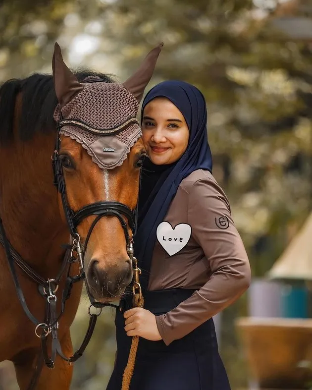  Brand Baju Berkuda Zaskia Sungkar