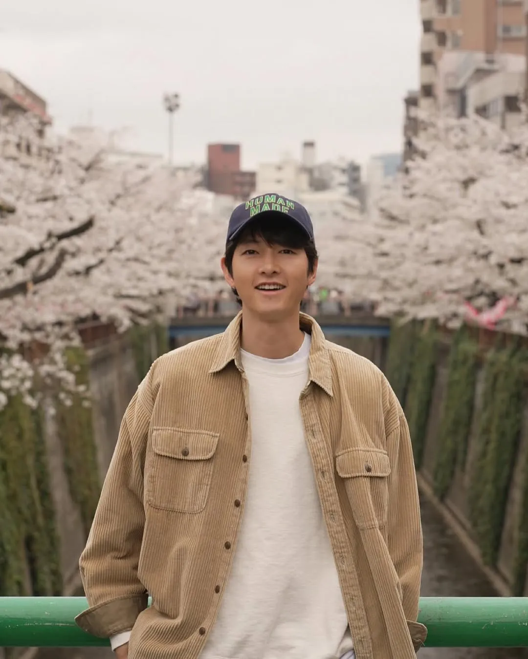 Omara Esteghlal - Song Joong Ki Jadi Cameo di Serial Netflix ROMANTICS ANONYMOUS (credit: instagram/hi_songjoongki)