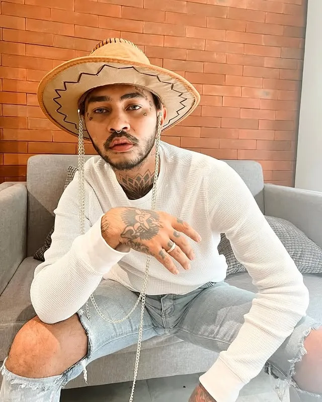 Onadio Leonardo pakai baju putih © instagram.com/onadioleonardo_official