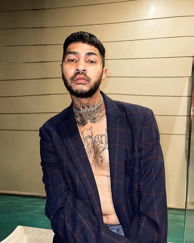 Onadio Leonardo pakai jas terbuka © instagram.com/onadioleonardo_official