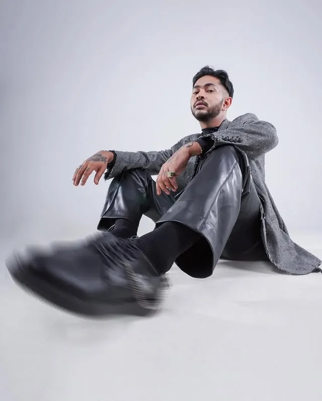 Onadio Leonardo pakai celana hitam © instagram.com/onadioleonardo_official