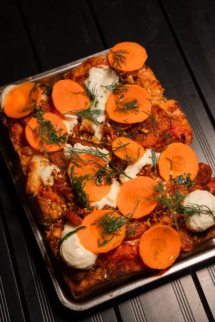 Menu pizza di Artichoke Pizza Parlor. (c) Artichoke Pizza Parlor