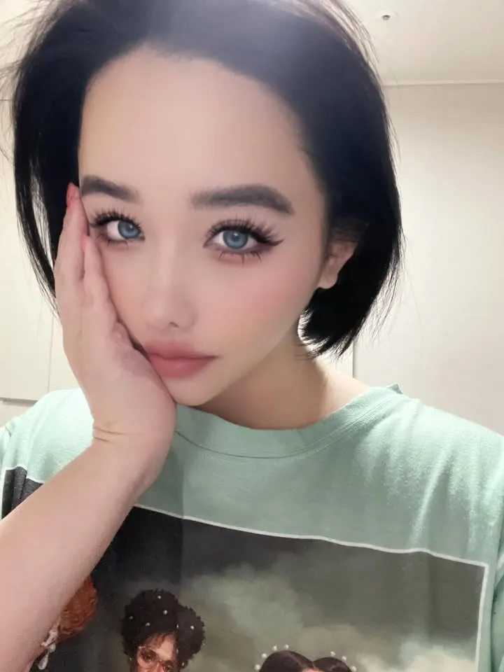 Park Bom Sapa Penggemar Lewat Unggahan Terbaru  (credit: Instagram.com/newharoobompark/)