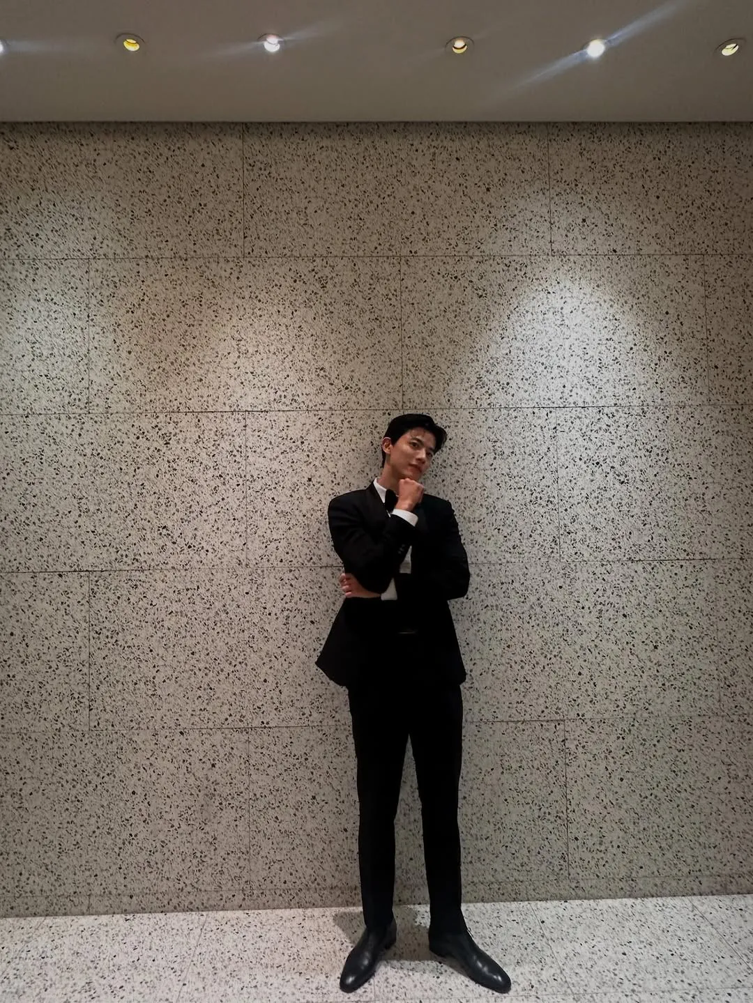 Looks tampan berjas Park Solomon / Instagram lomon991111