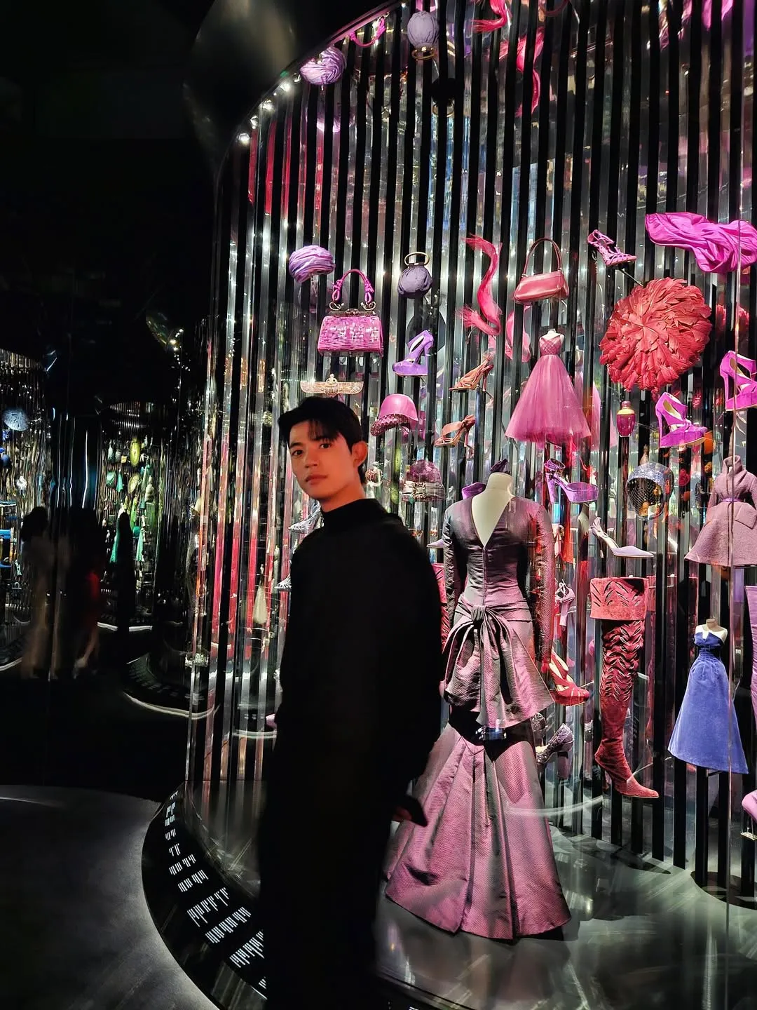 Park Solomon dengan latar manekin baju / Instagram lomon991111