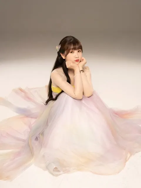 Esther Yu (credit: instagram/estheryu_official)