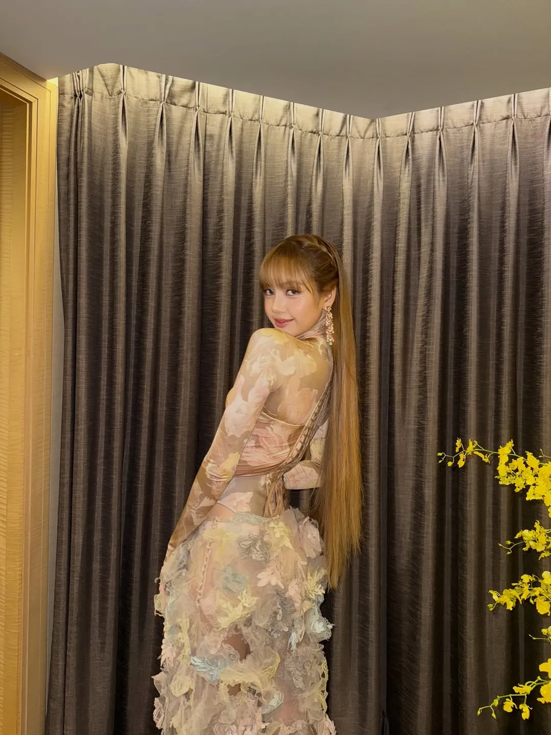 Pemain 'White Lotus' Dirumorkan Akan Main di Live Action Disney Tangled (credit: instagram/lalalalisa_m)