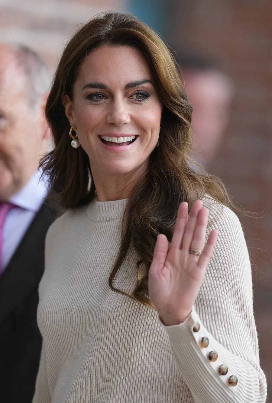 Kate Middleton Melambaikan Tangan Â© TPG Images